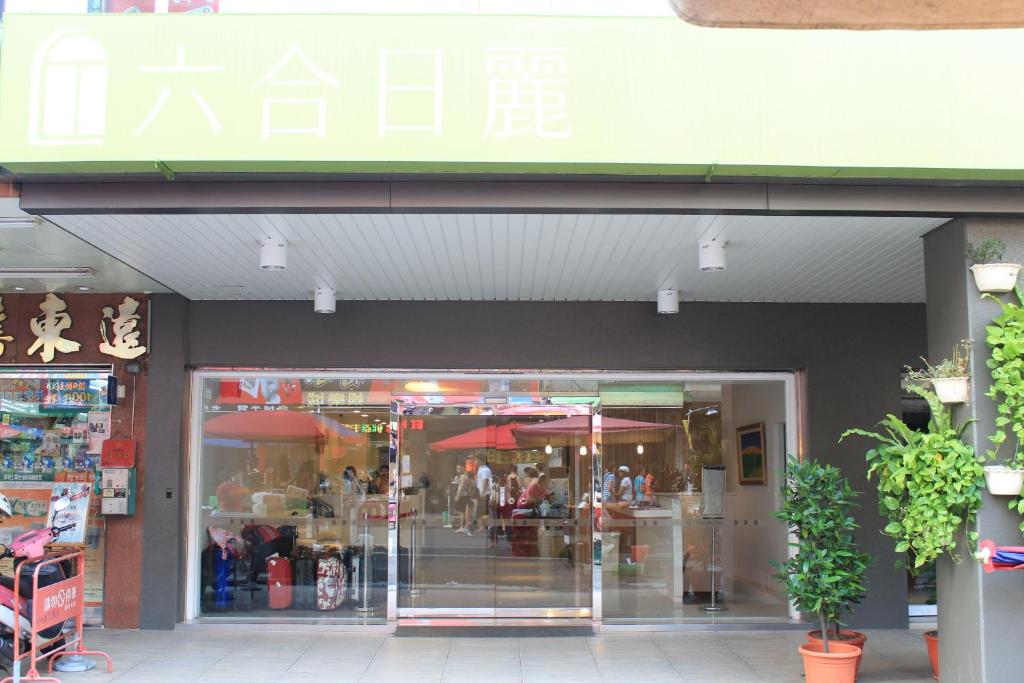 a store front of a store with umbrellas at Sunnyside Hotel in Kaohsiung