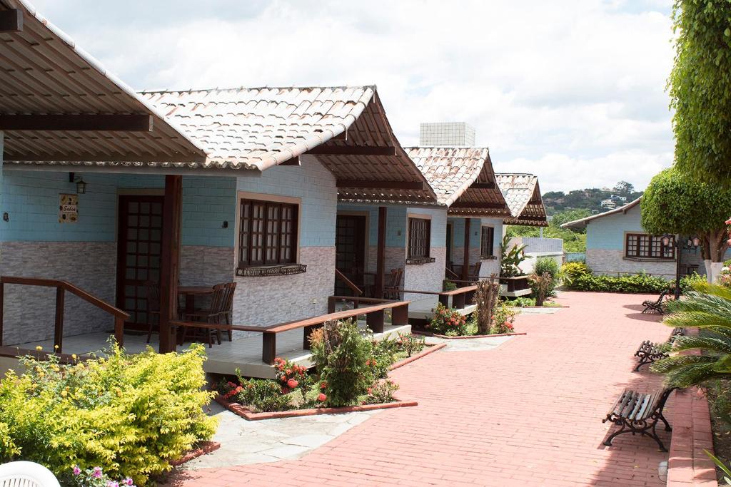 a row of cottages with a brick walkway at Maison Delfino Flat in Gravatá