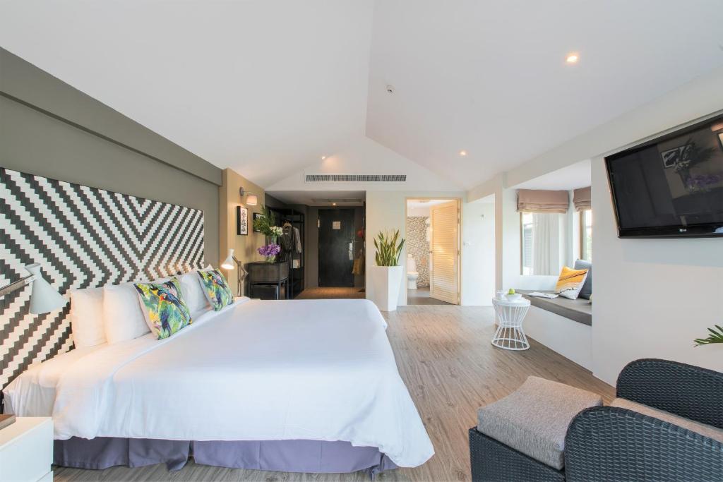 Postel nebo postele na pokoji v ubytování Burasari Phuket Resort & Spa