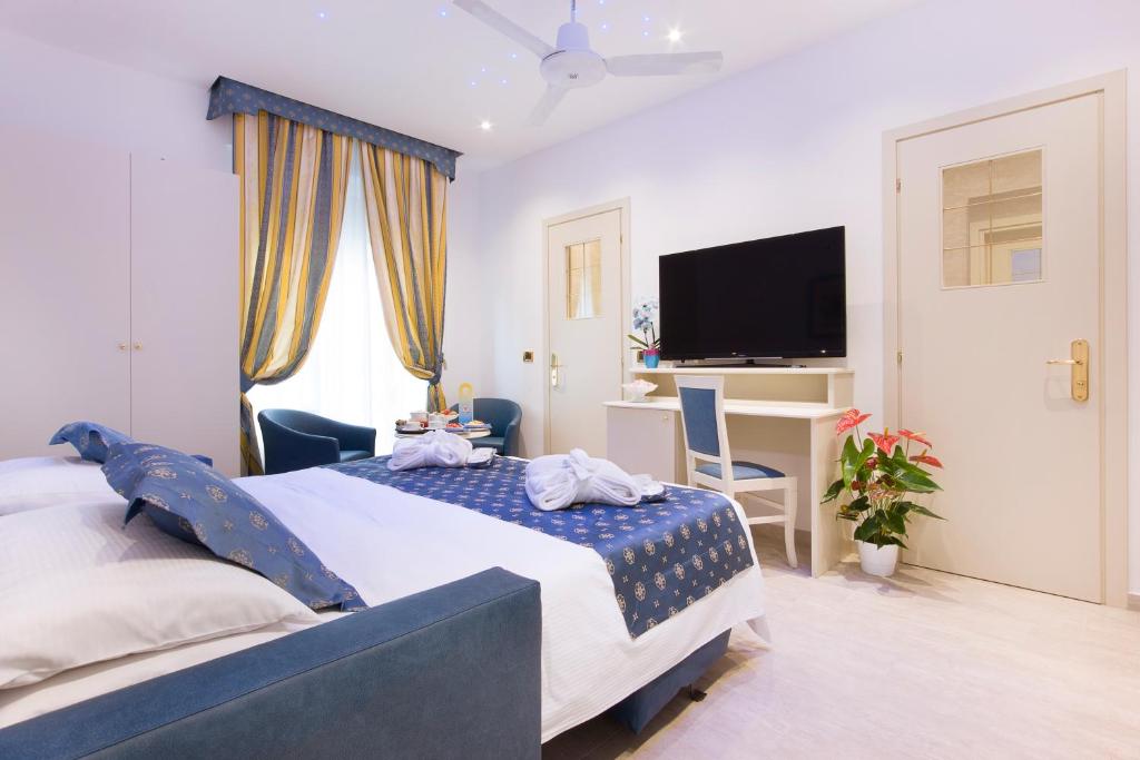 TV a/nebo společenská místnost v ubytování Hotel Ristorante Toscana