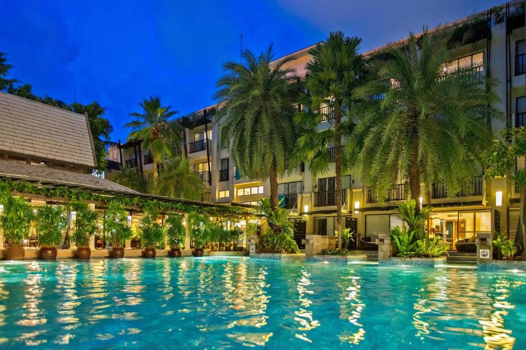 Bazén v ubytování Burasari Phuket Resort & Spa nebo v jeho okolí