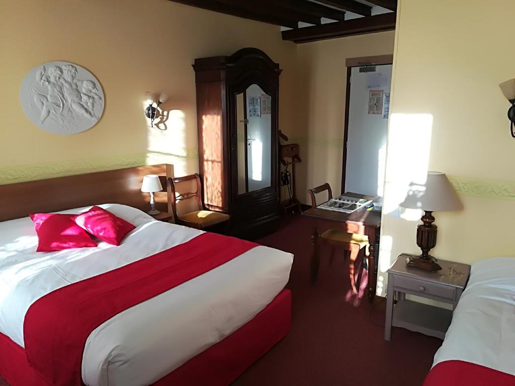 Hostellerie Saint Martin- Logis Hôtel et Restaurant - Habitación Triple
