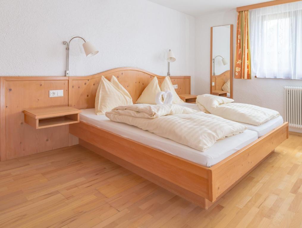 Postel nebo postele na pokoji v ubytování Appartements-Restaurant Schwaiger