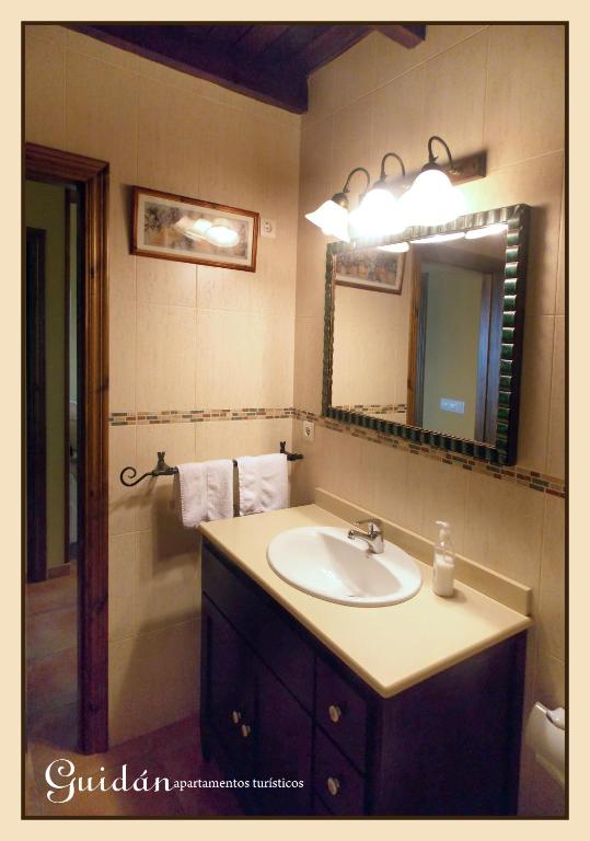 Koupelna v ubytování Apartamentos Guidan