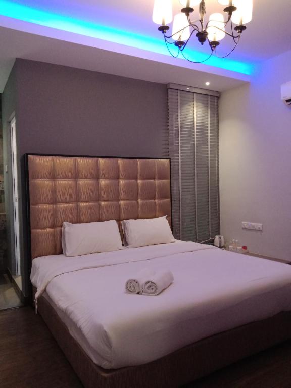 Postel nebo postele na pokoji v ubytování Lemon 8 Boutique Hotel @ Melaka