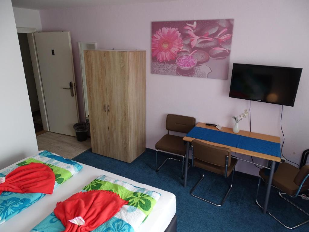 Gästehaus Uezel - Double Room With Private Bathroom