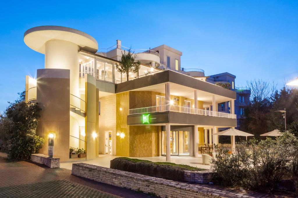 Budova, kde se hotel nachází