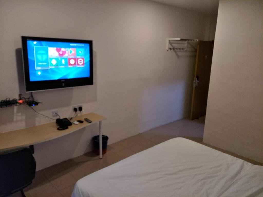 TV a/nebo společenská místnost v ubytování Anderson Hotel