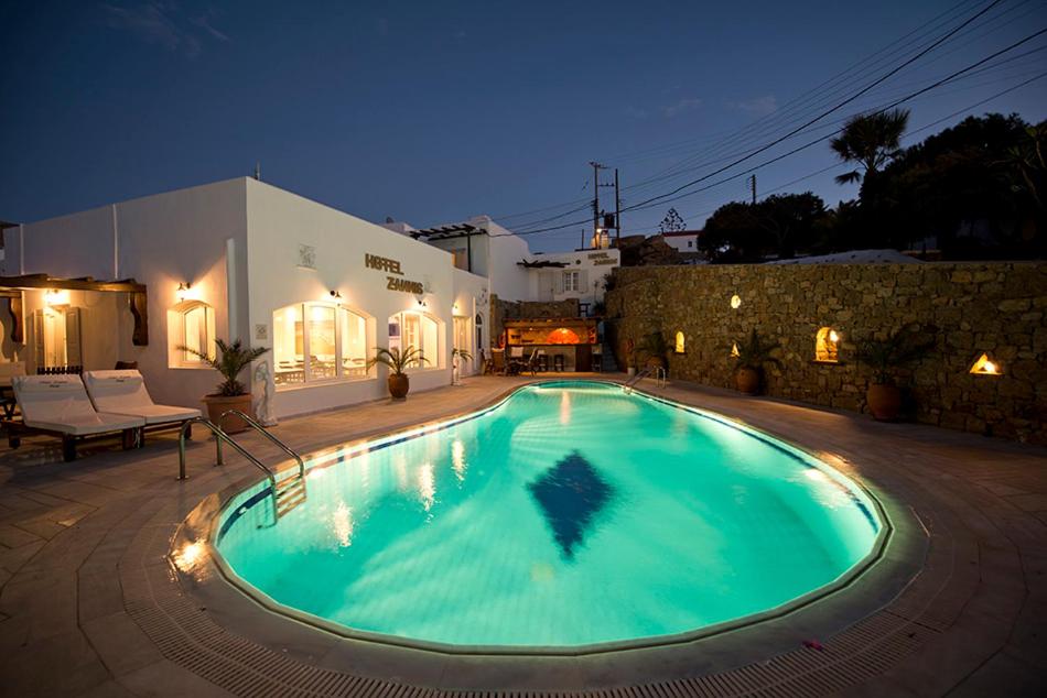 Bazén v ubytování Zannis Hotel nebo v jeho okolí