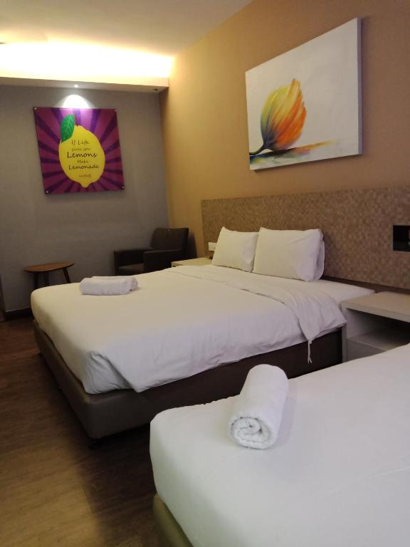 Postel nebo postele na pokoji v ubytování Lemon 8 Boutique Hotel @ Melaka