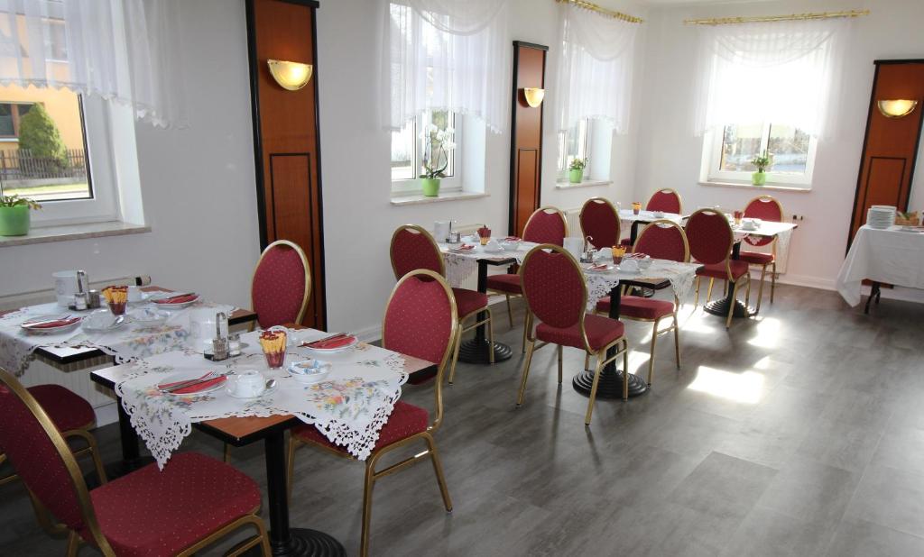 Restoran atau tempat lain untuk makan di Hotel & Restaurant am Rosenhügel