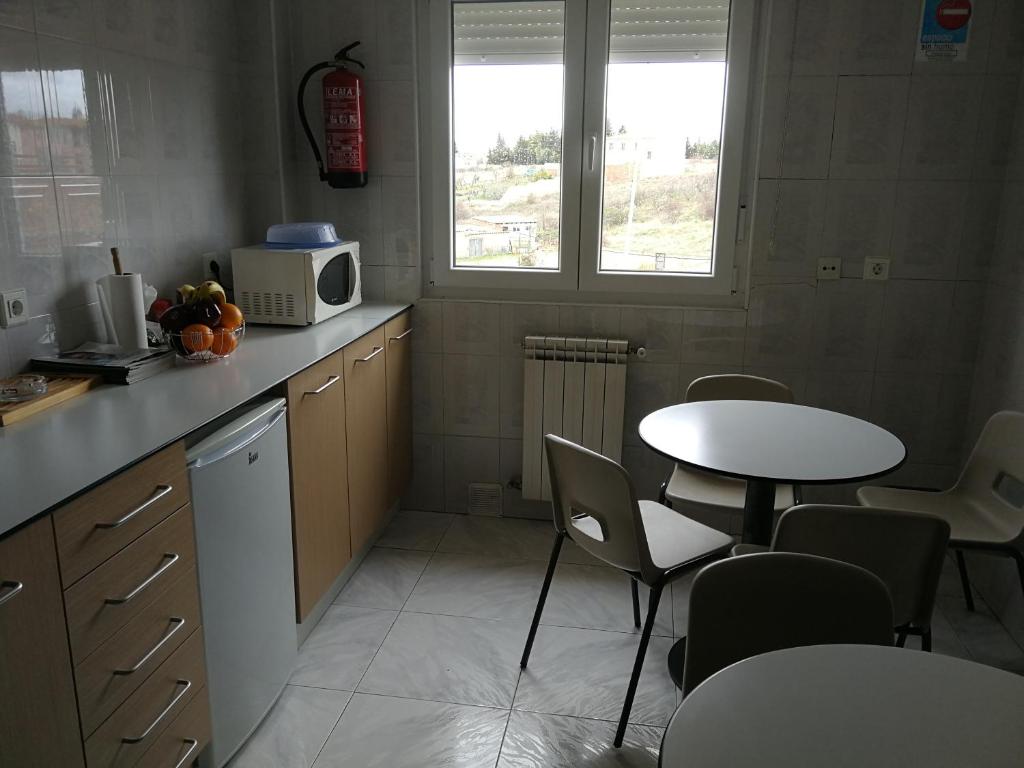 Kuchyňa alebo kuchynka v ubytovaní Hostal Cerecedo