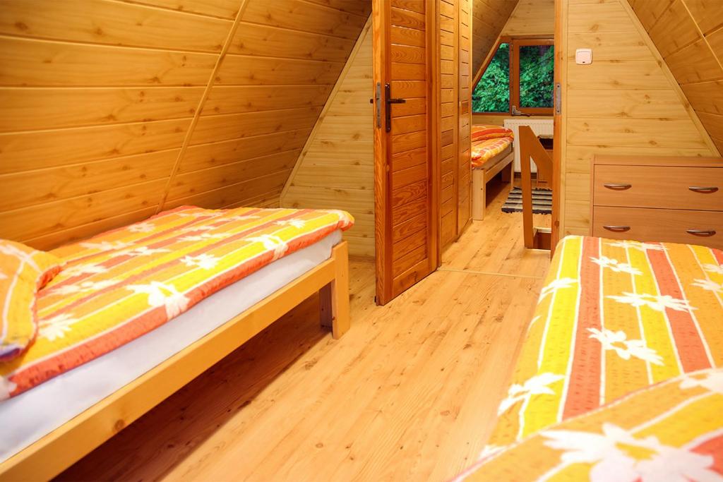 Postel nebo postele na pokoji v ubytování Dolina Leśnicy SKI & SPA Resort