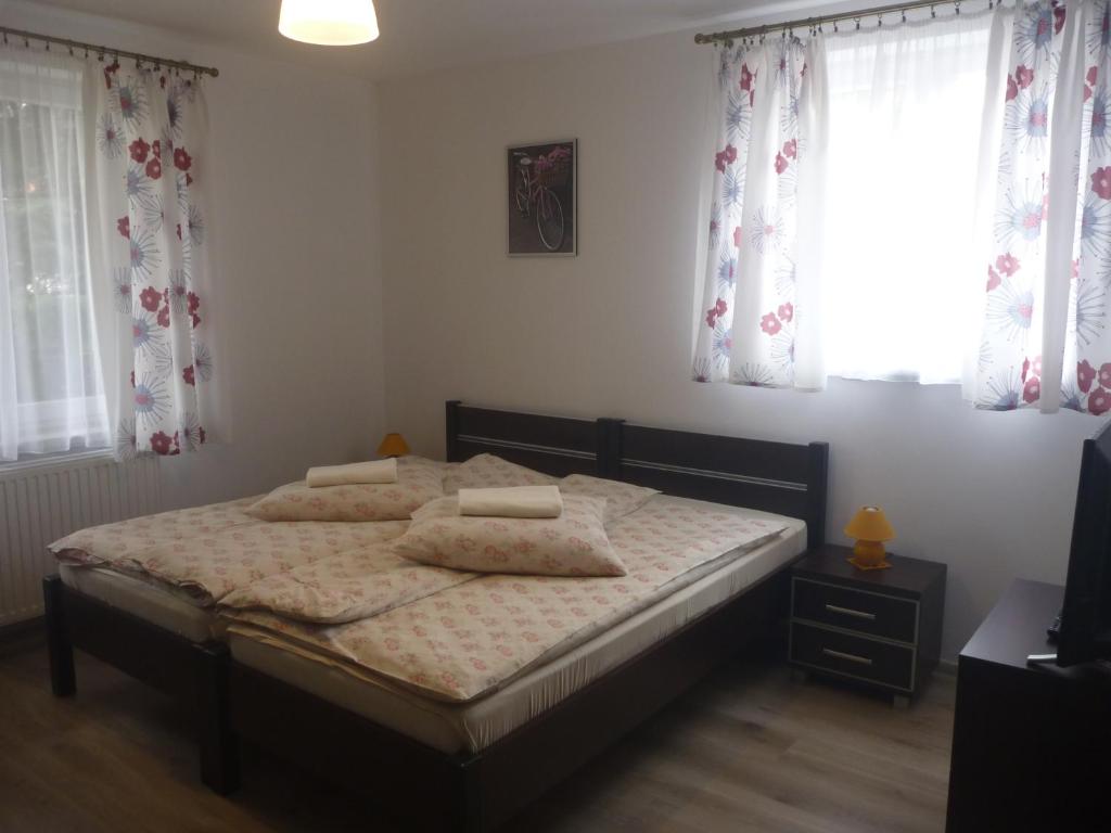 OŚRODEK WYPOCZYNKOWY NAD STAWEM - kameralny wybierany przez Gości ceniących ciszę, smaczne śniadania i komfortowy wypoczynek w bezpośrednim sąsiedztwie parku zdrojowego - 17