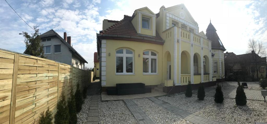 Budynek, w którym mieści się apartament