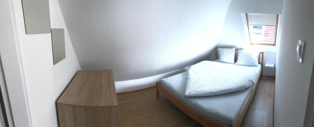 Łóżko lub łóżka w pokoju w obiekcie Corner Villa 4