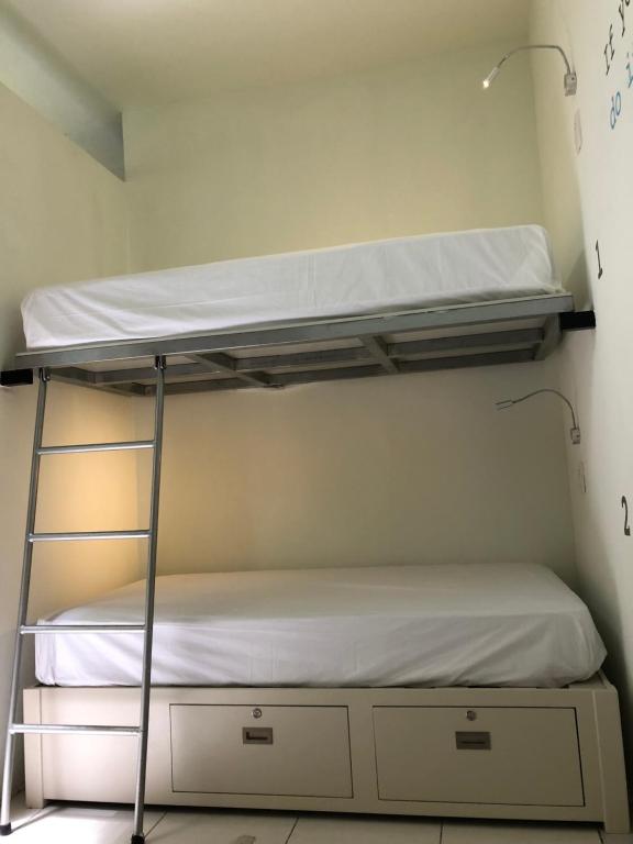 Postel nebo postele na pokoji v ubytování Hostel Frente al Mar Tropico 20º