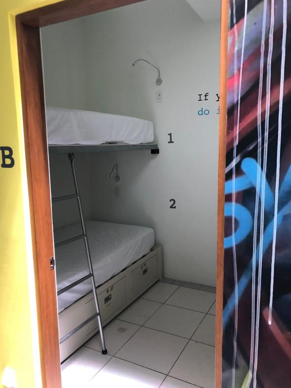 Postel nebo postele na pokoji v ubytování Hostel Frente al Mar Tropico 20º