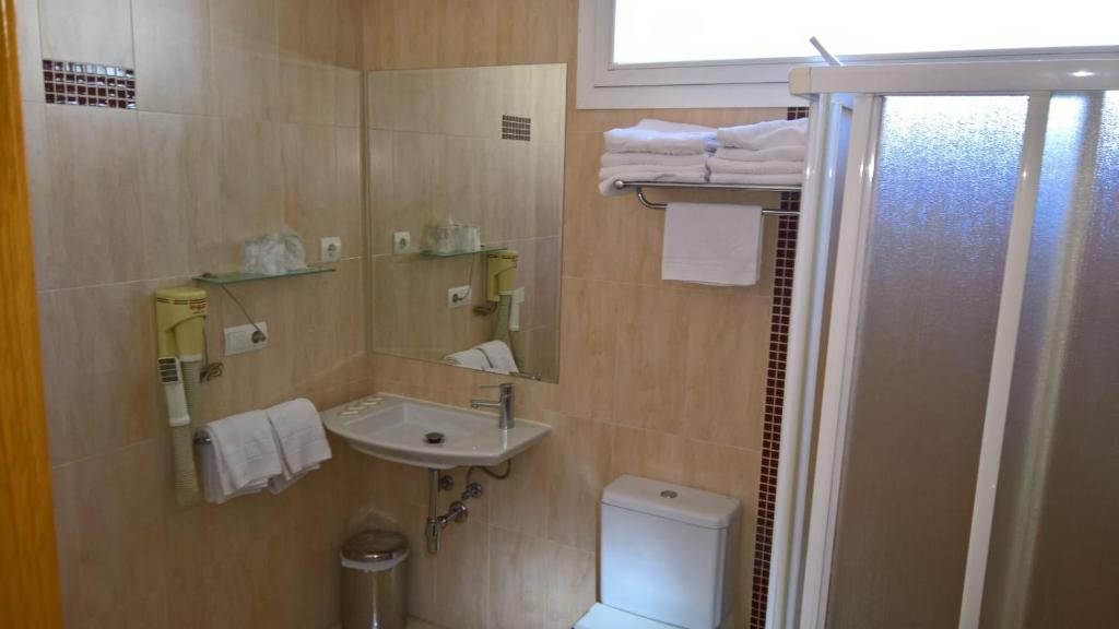 Hostal T4 - SEMI-LAAG Appartement 4 Eenpersoonsbedden