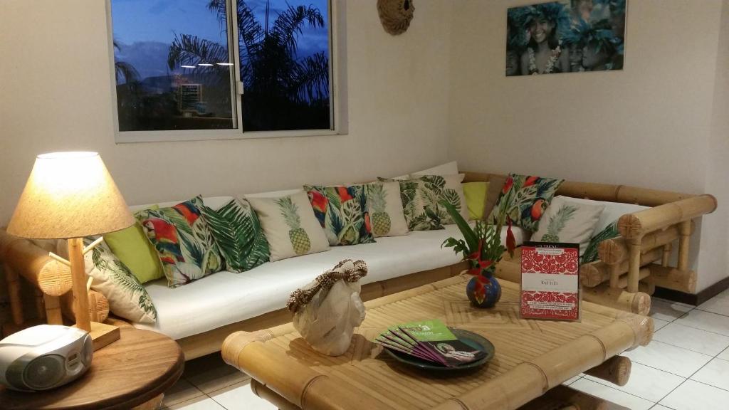 Posezení v ubytování Fare Suisse Tahiti - Guesthouse