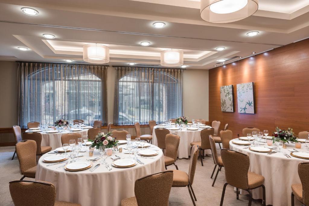 Restaurace v ubytování The Heathman Hotel Kirkland