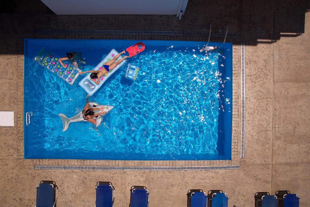 Bazén v ubytování Marvi Hotel nebo v jeho okolí