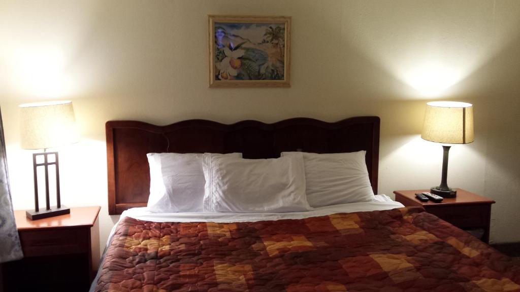 Postel nebo postele na pokoji v ubytování Shiny Motel