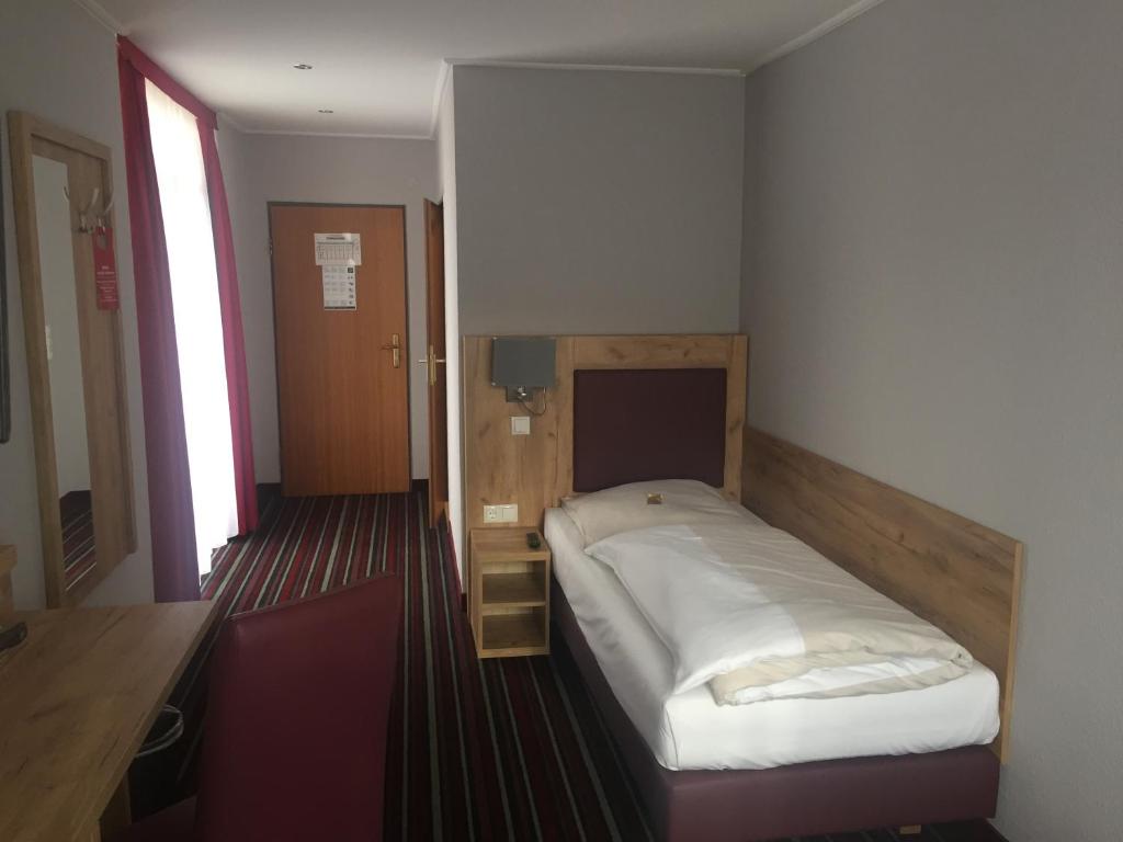 Postel nebo postele na pokoji v ubytování Hotel Süderelbe