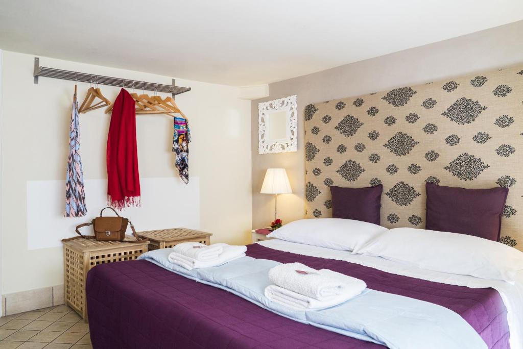 Posteľ alebo postele v izbe v ubytovaní RossoCorallo B&B