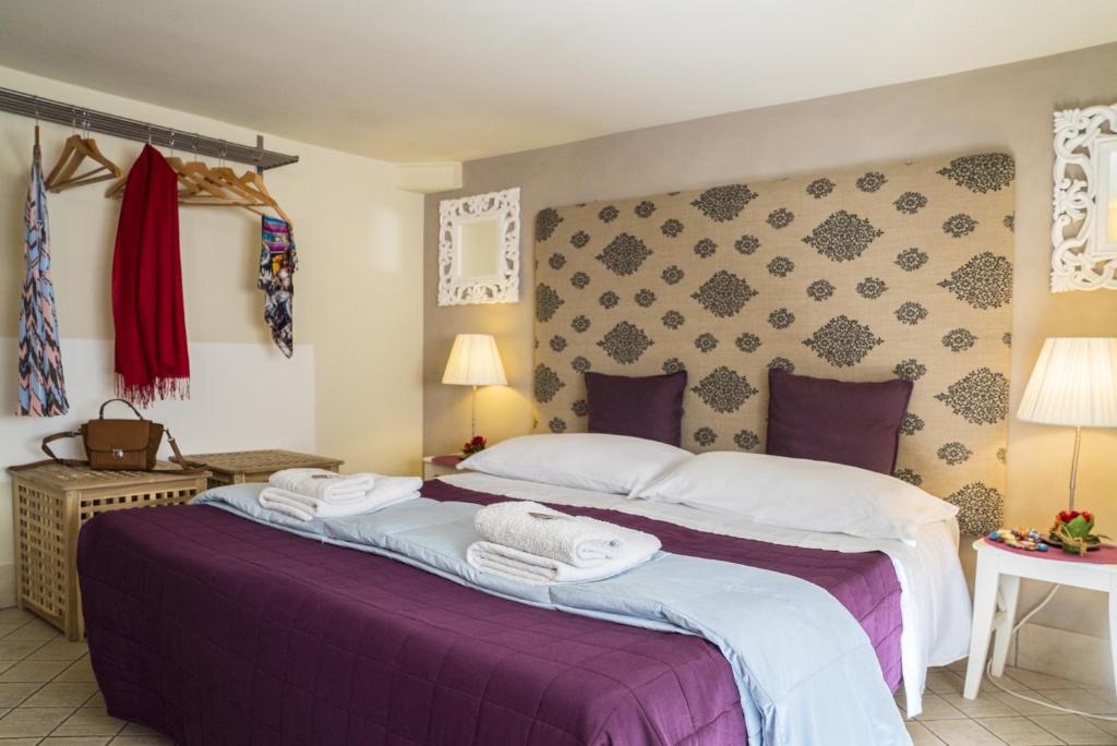 Posteľ alebo postele v izbe v ubytovaní RossoCorallo B&B