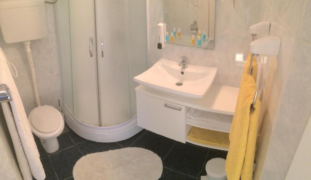 Ένα μπάνιο στο Apartment Mašić