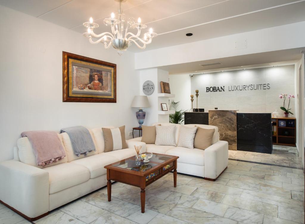 Posedenie v ubytovaní Boban Luxury Suites