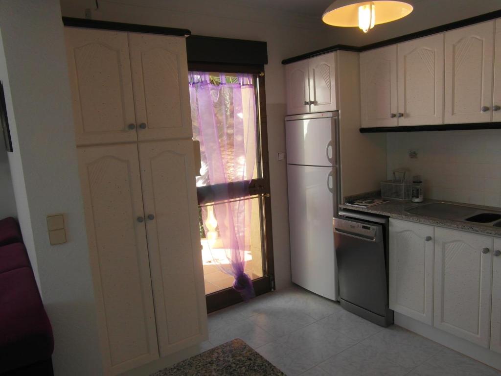 Kuchyň nebo kuchyňský kout v ubytování Apartamento con jardin