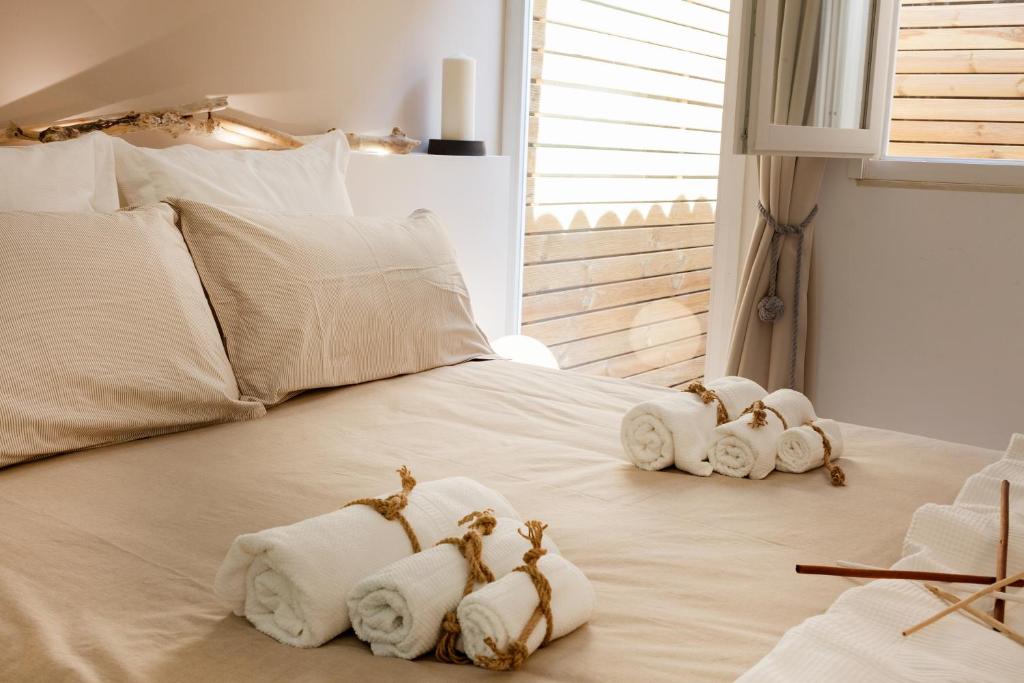 Łóżko lub łóżka w pokoju w obiekcie Stay In Ortigia