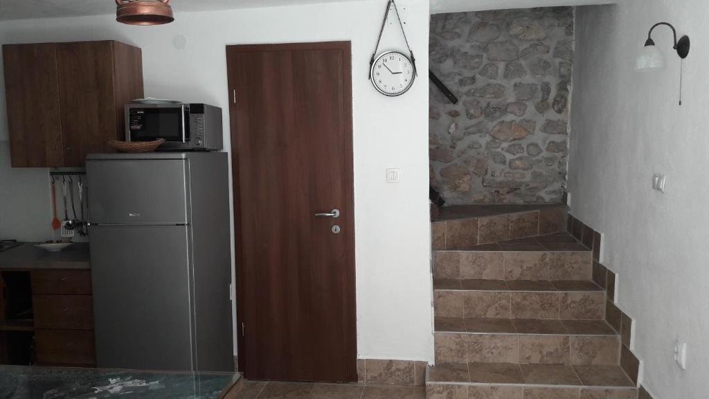 Kuchyň nebo kuchyňský kout v ubytování Apartmani Krapanj