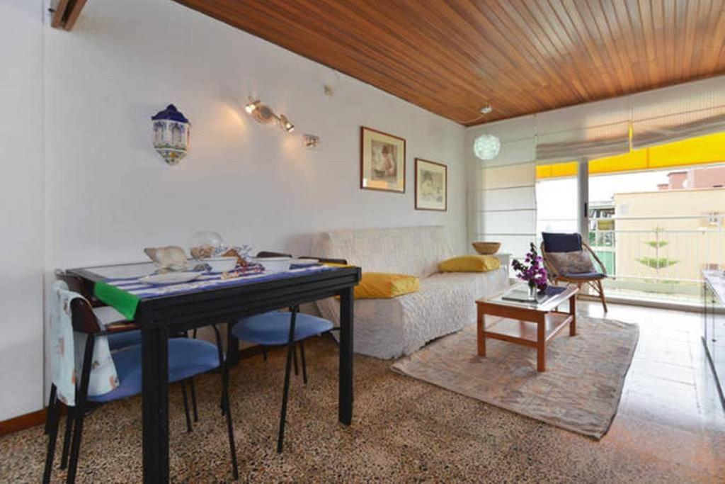 Oasis Near Barcelona Pool Tennis Beach - Estudio De Apartamento Con Vista Al Mar