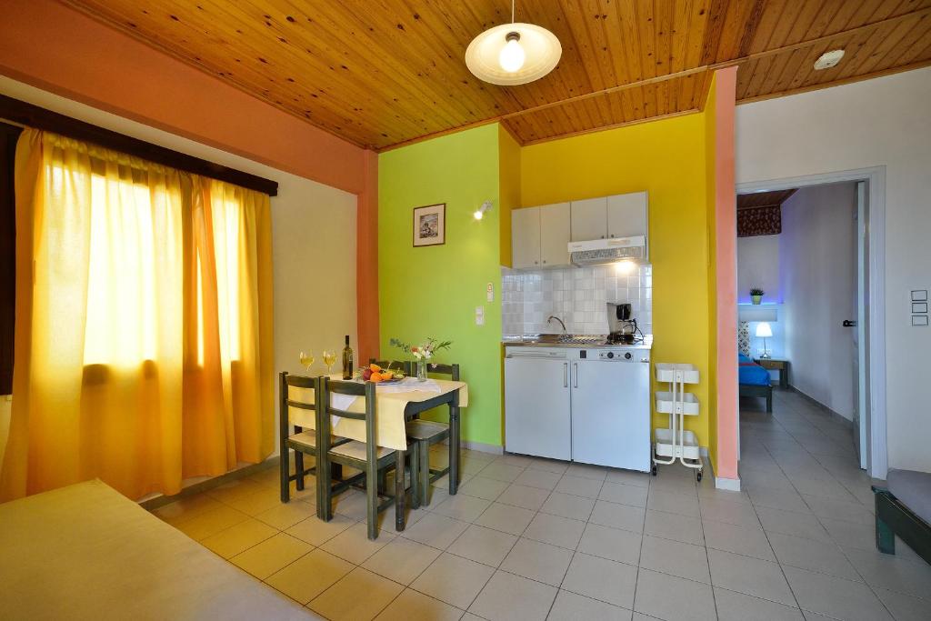 Kuchyň nebo kuchyňský kout v ubytování Mythos- Platanias- Hotel -Apts