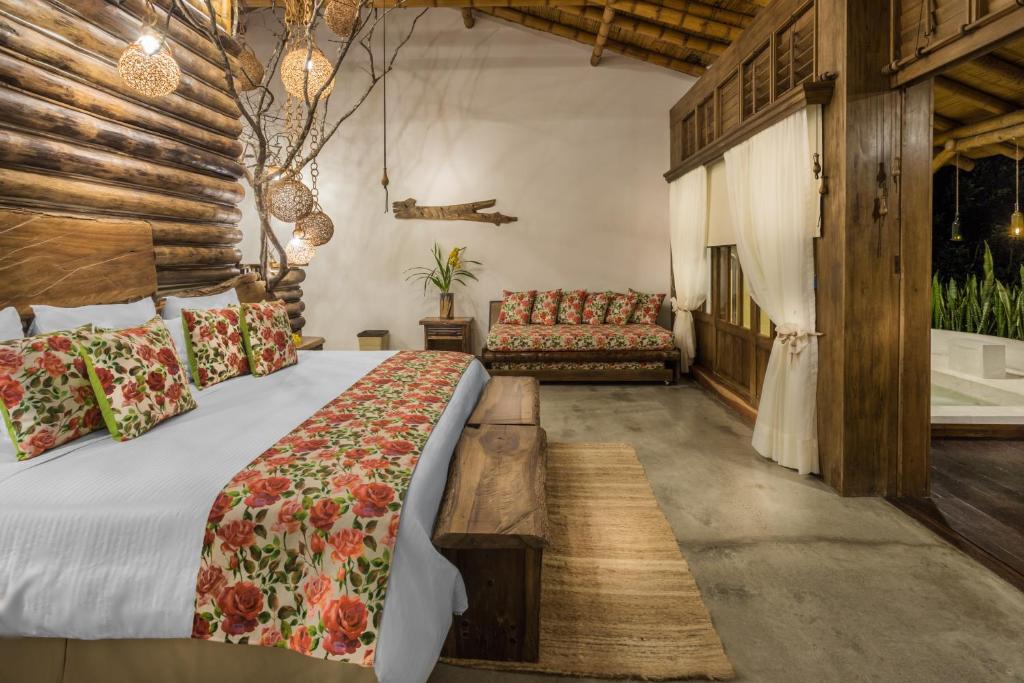 Postel nebo postele na pokoji v ubytování Hotel Casa San Carlos Lodge Pereira