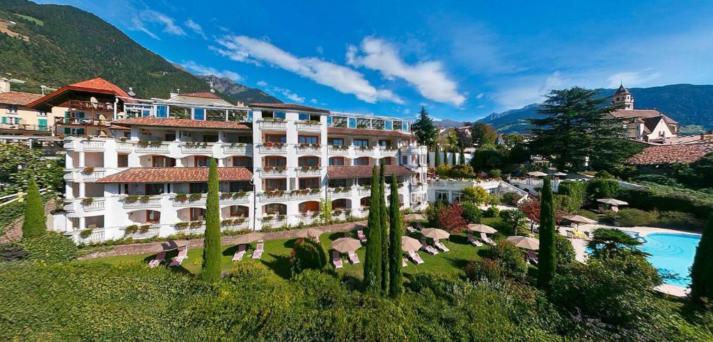 Nespecifikovaný výhled na hory nebo výhled na hory při pohledu z hotelu