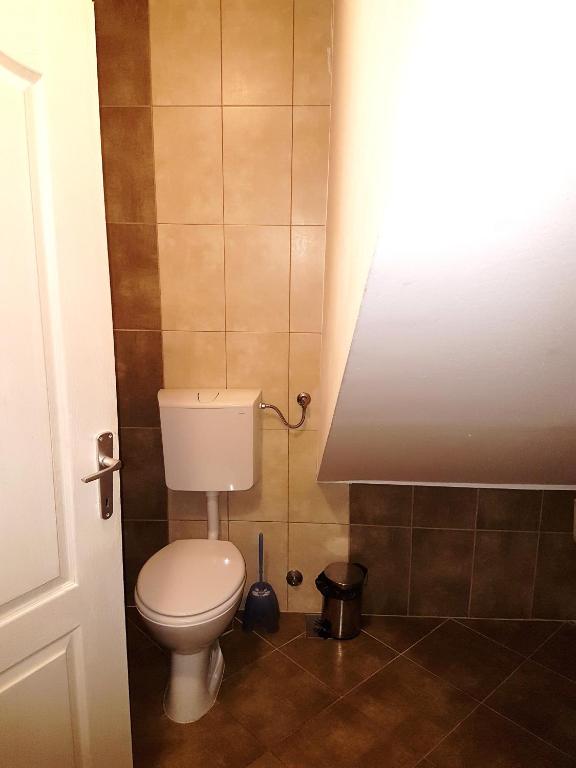Un baño de Apartments Historic Stone House