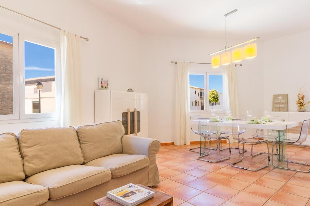 a living room with a couch and a table at Rooms Cozy House in Ses Salines