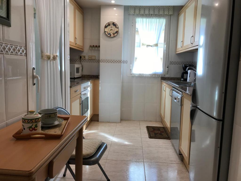 Kuchyňa alebo kuchynka v ubytovaní Apartamentos Llobregat