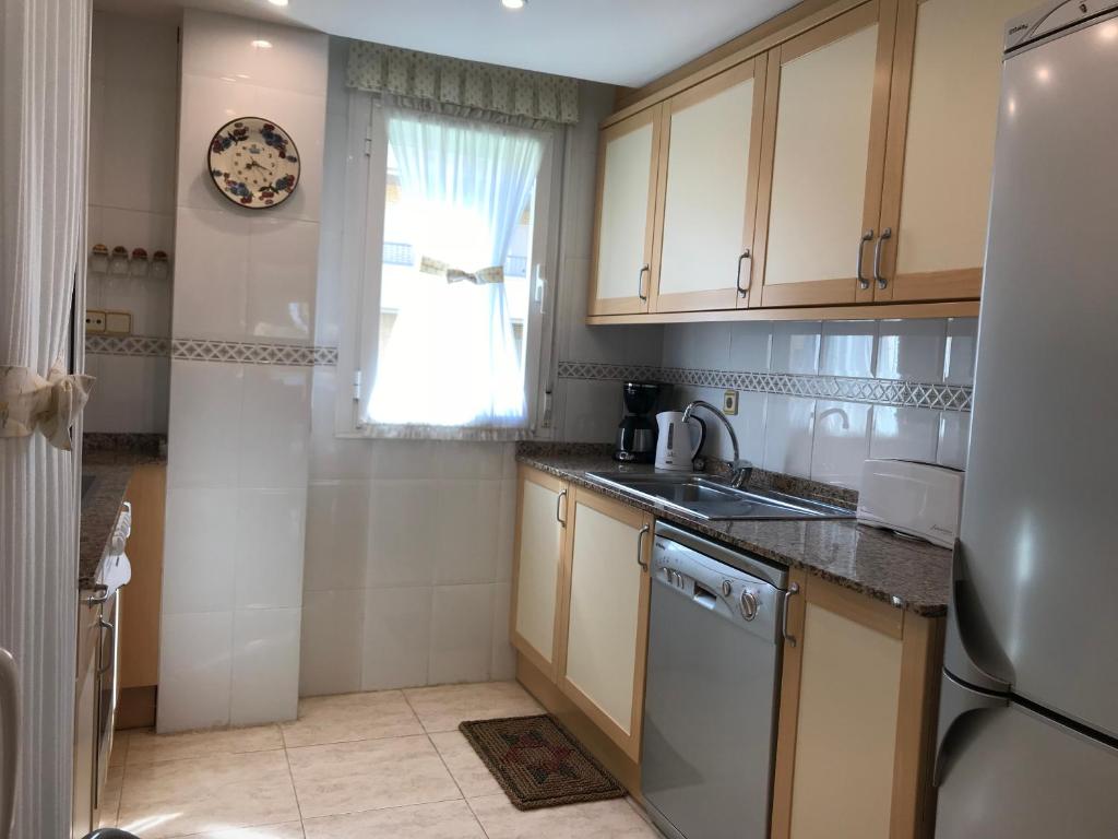 Kuchyňa alebo kuchynka v ubytovaní Apartamentos Llobregat