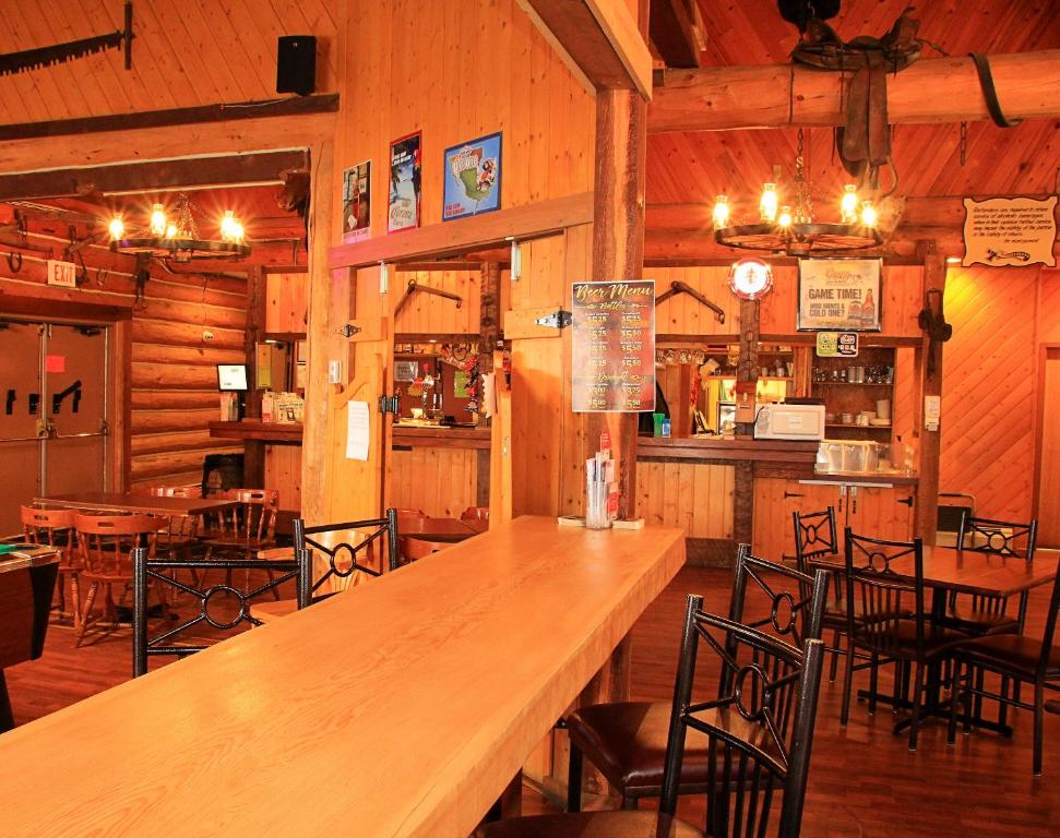 Restaurace v ubytování Cariboo Lodge