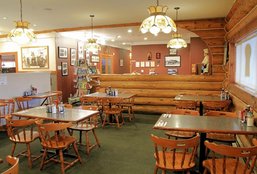Restaurace v ubytování Cariboo Lodge