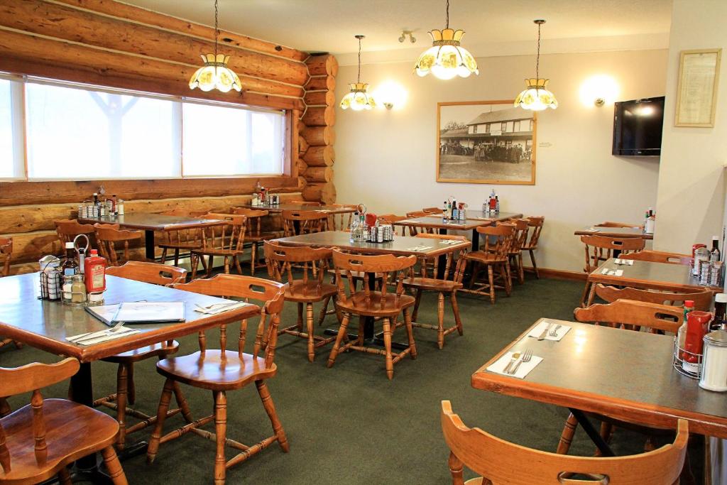 Restaurace v ubytování Cariboo Lodge