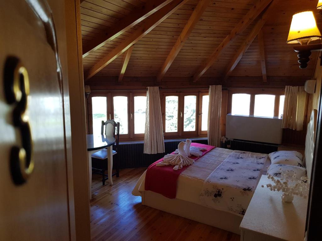 Postel nebo postele na pokoji v ubytování Hotel Vataksi