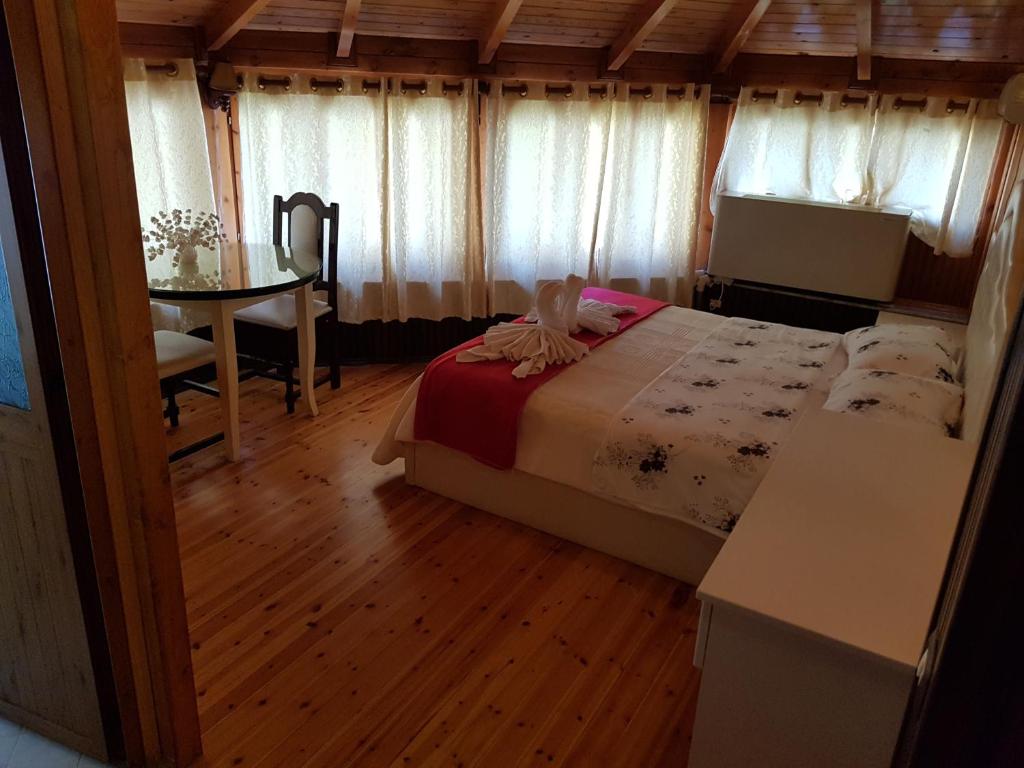 Postel nebo postele na pokoji v ubytování Hotel Vataksi