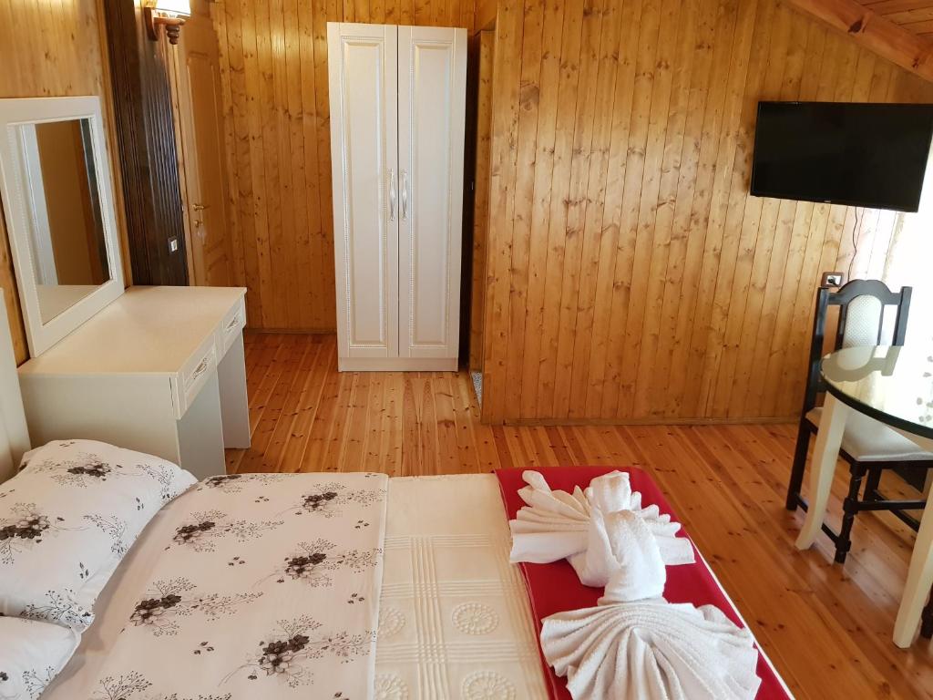 Postel nebo postele na pokoji v ubytování Hotel Vataksi