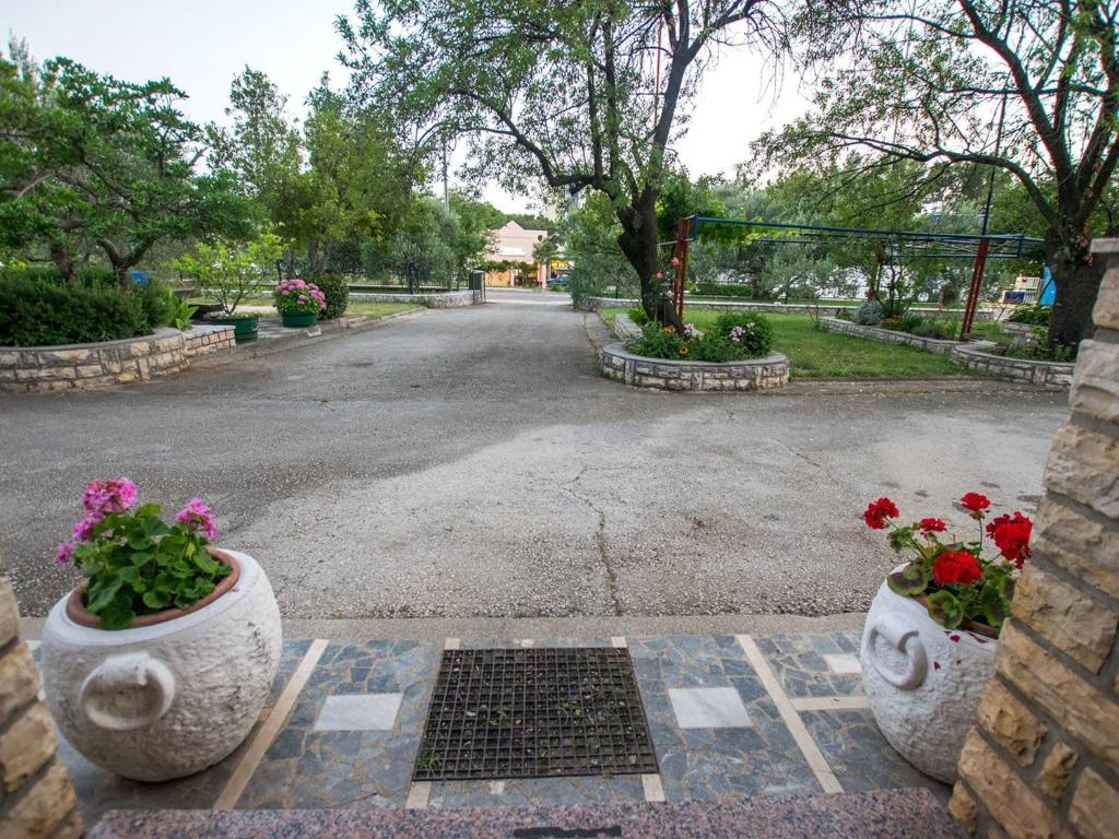 Zdjęcie z galerii obiektu Apartments in Starigrad-Paklenica 33853 w mieście Starigrad-Paklenica